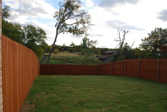 Building Photo - Beautiful 3 Bedroom Duplex in Grand Herita...