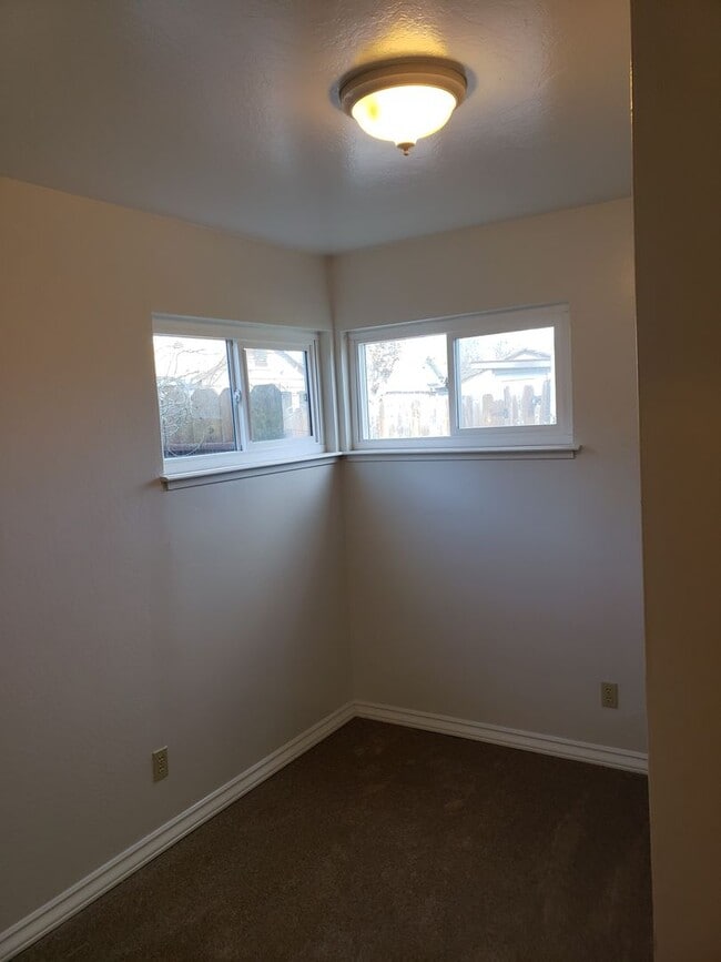 Building Photo - 940o