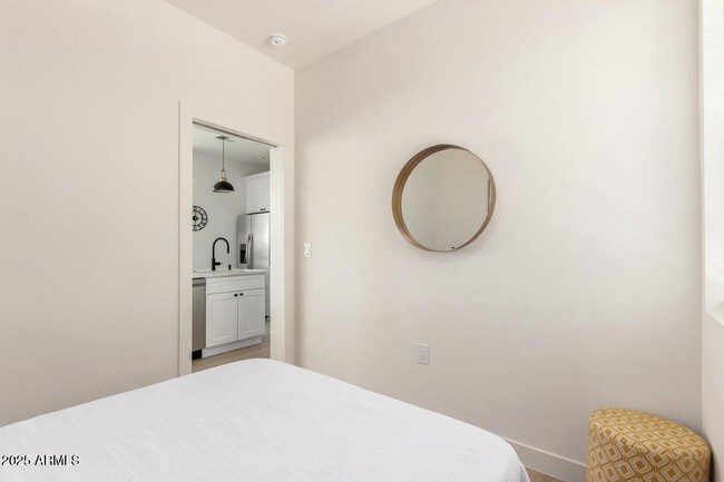 Building Photo - 1725 W Sherman St