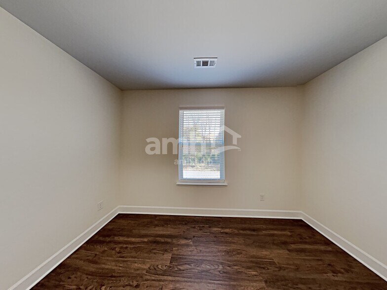 Building Photo - 2920 Throneberry Ln