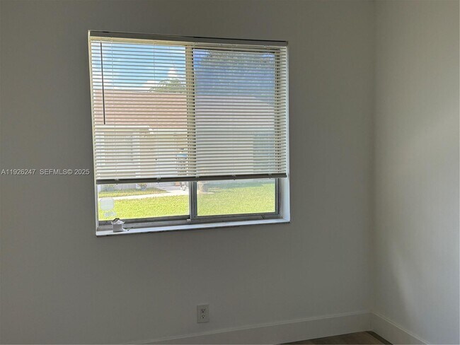 Building Photo - 15749 Woodgate Ct