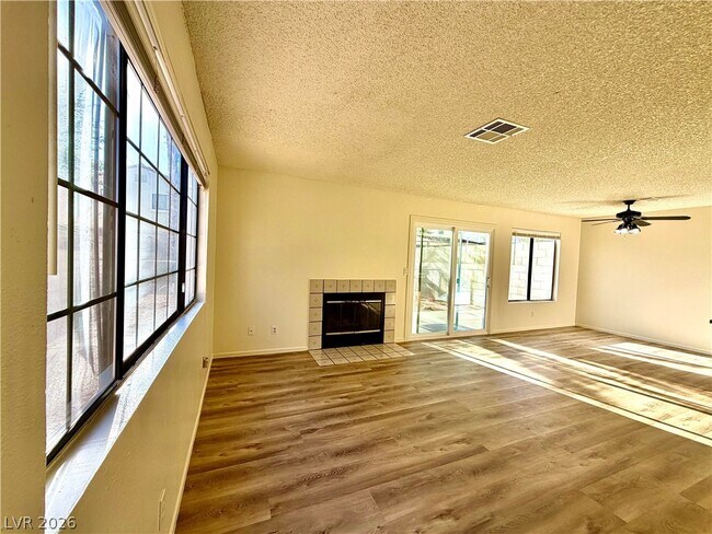 Building Photo - 2063 Waverly Cir