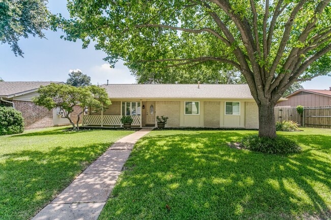 Primary Photo - 1808 Ridgewood Dr