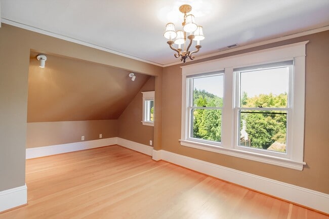 Building Photo - Gorgeous 3 BR + Office & 2 BA Home in the John Landings neighborhood with a heated pool!