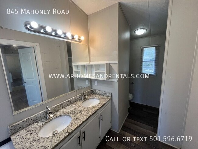 Building Photo - 845 Mahoney Rd