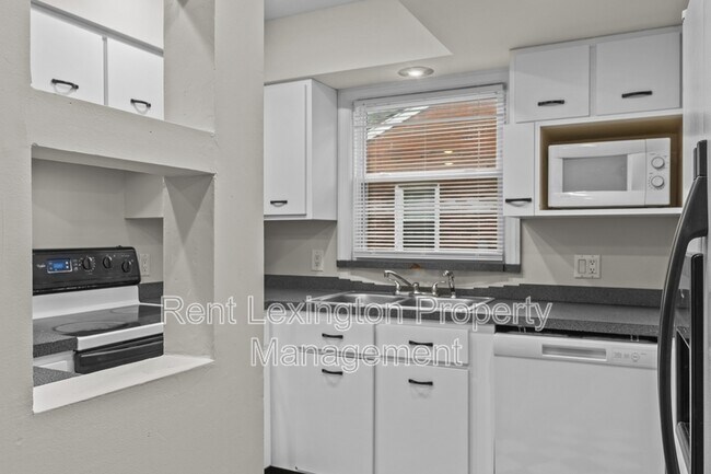 Building Photo - 265 Zandale Dr