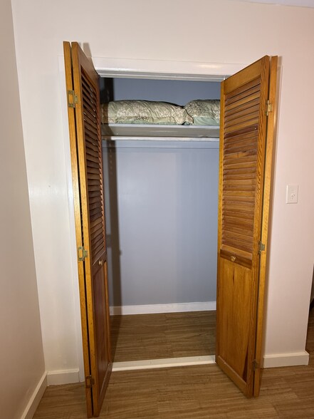 Building Photo - 147 S Main St