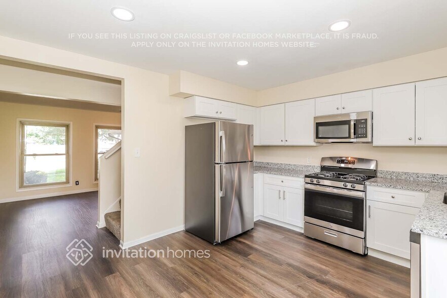 Building Photo - 2218 Jasmine Dr