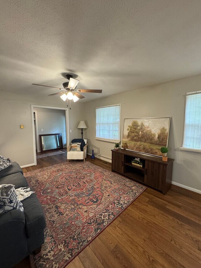 Building Photo - Spacious 3 Bedroom Home with Office, Pool, & Lawn Care Included – Hudson, NC
