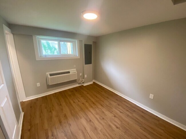 Building Photo - 65 W Moler St