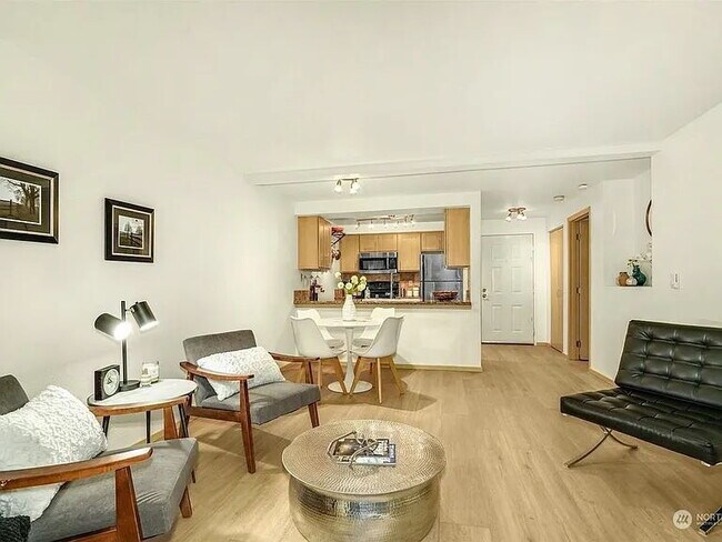 Building Photo - "Charming 1-Bedroom Haven in Seattle's Vibrant West Seattle Neighborhood!"