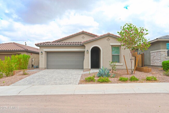 Primary Photo - 13335 W Red Range Way