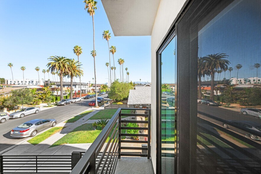 Building Photo - 2000 Hillcrest Dr