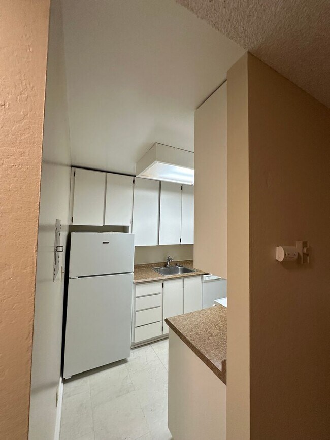 Building Photo - 2 bedroom, 1 bath condo in Mountain View