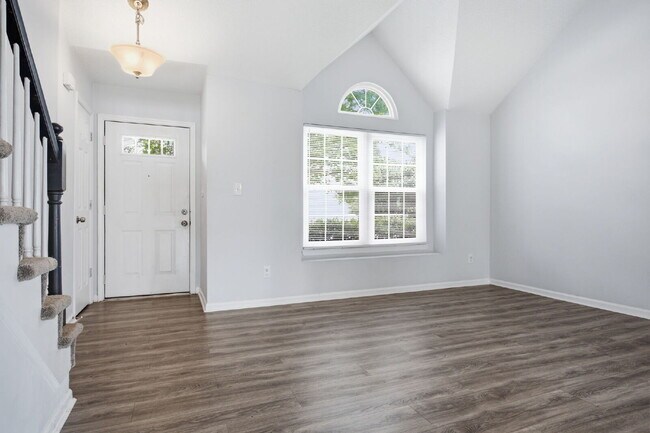 Building Photo - 3-Bedroom Home with Garage & Private Patio