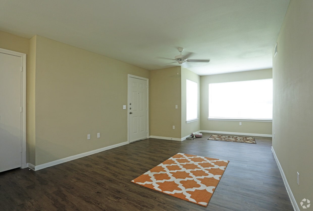 Timber Run Apartments Spring