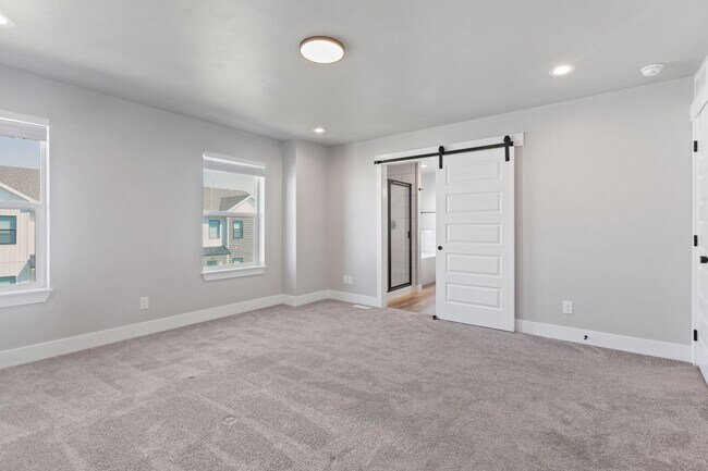 Building Photo - AMMON 3 BED 2 BATH TOWNHOME WITH 2 STALL G...