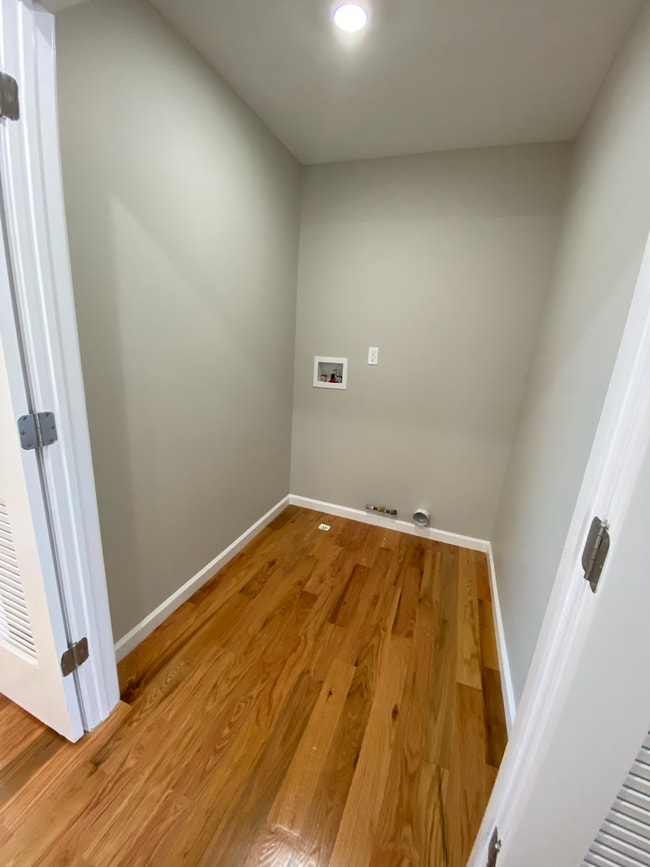 Building Photo - 464 Chestnut St