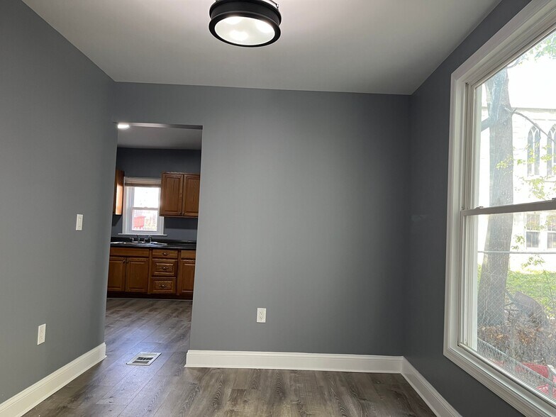 Building Photo - 683 State St