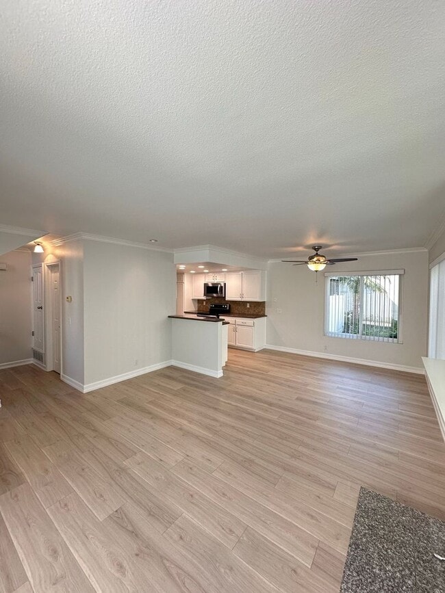 Building Photo - 3 Bedroom Tustin Condo - Recently Renovated - 2 Car Gar - Beautiful!!!!!