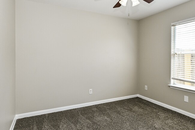 Building Photo - 6823 Garnet Trail Ln