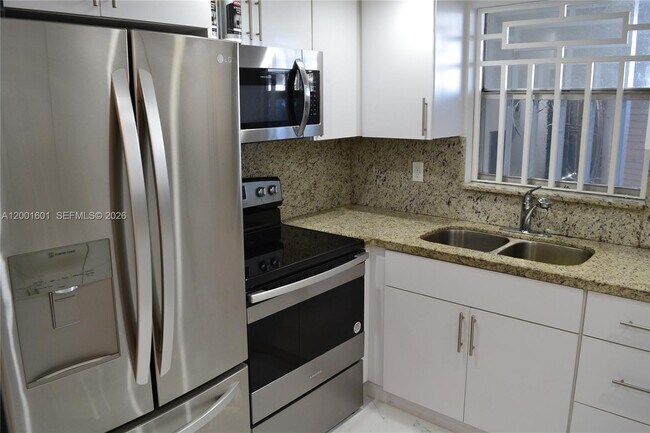 Building Photo - 220 NW 87th Ave