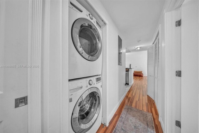 Building Photo - 1400 Salzedo St