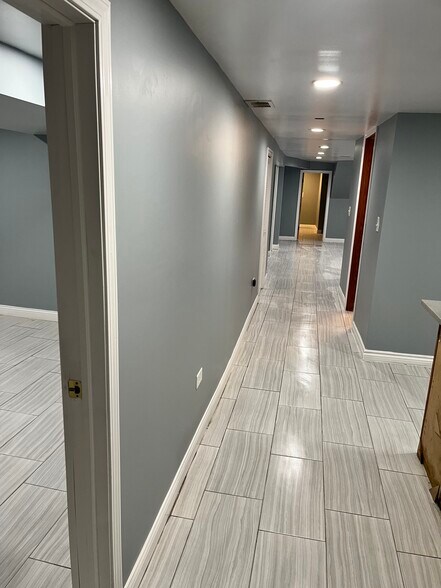 Building Photo - 6222 S Albany Ave