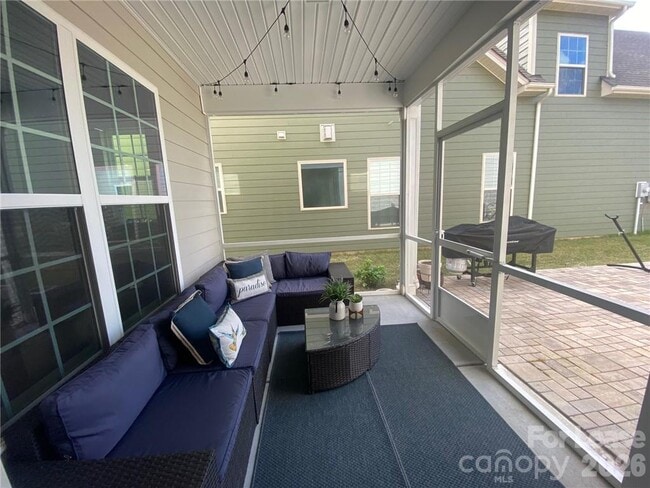 Building Photo - 6434 Raffia Rd