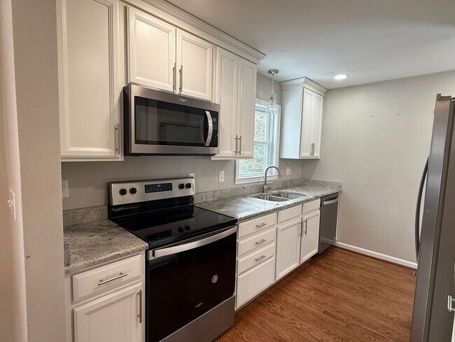 Building Photo - Beautiful Ranch located in Roanoke County