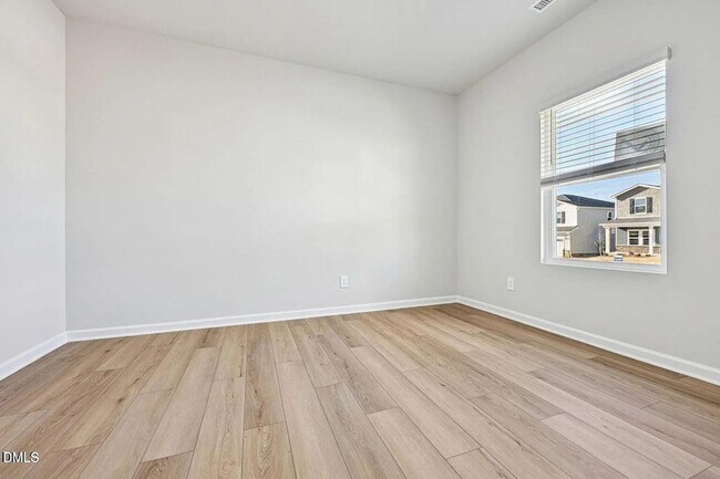 Building Photo - 744 Red River Dr