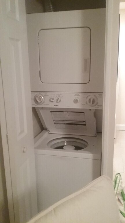 Building Photo - 165 Medallion Blvd