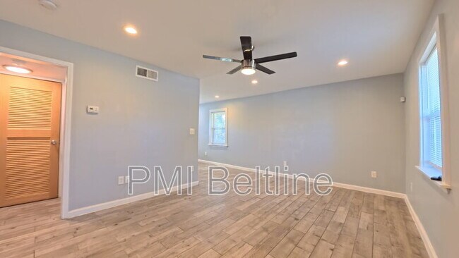 Building Photo - 1408 Lyle Ave