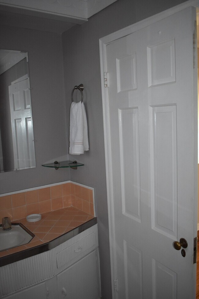 Bathroom-Vanity/Sink - 1444 S Beverly Dr