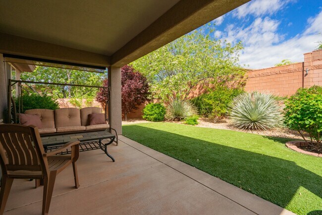 Building Photo - Fully Furnished 3 Bedroom Home In Coral Canyon With Community Amenities
