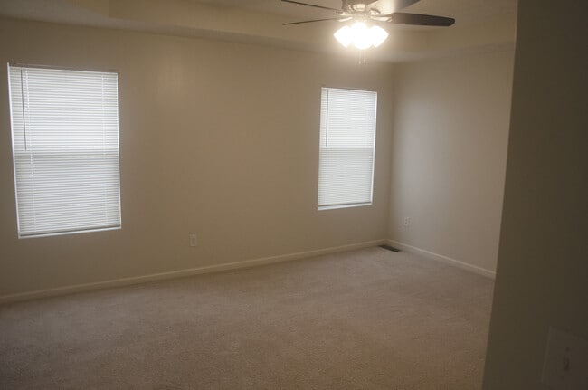 Building Photo - 2204 Shadow Creek Blvd