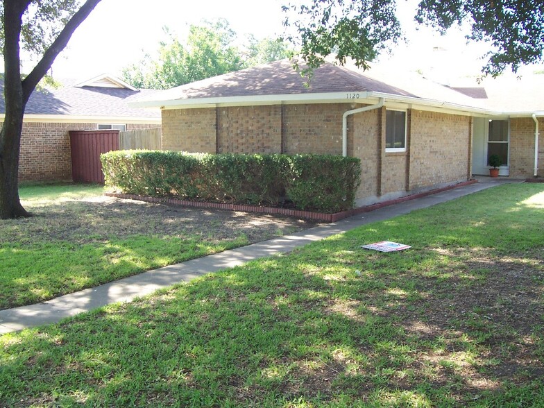 Primary Photo - 1120 Southwestern Dr