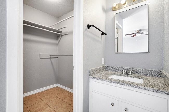 Building Photo - 11003 Mt Boracho Dr