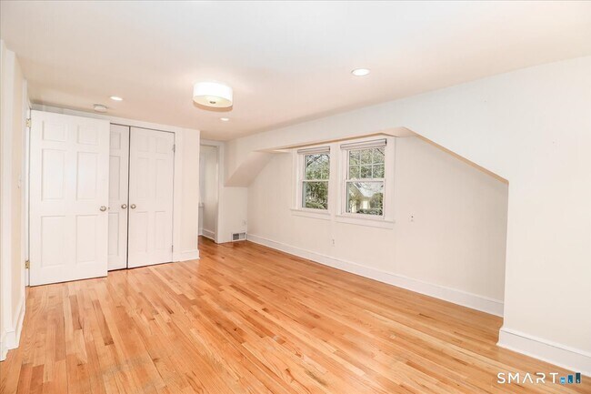 Building Photo - 25 Maplewood Ave