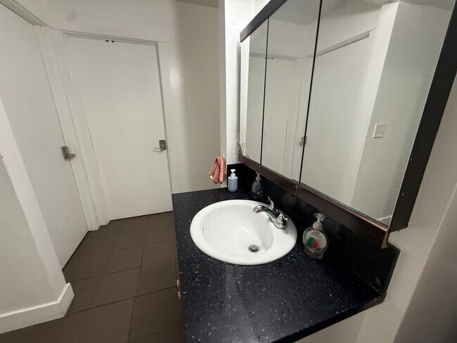 Building Photo - 68 E 200 S
