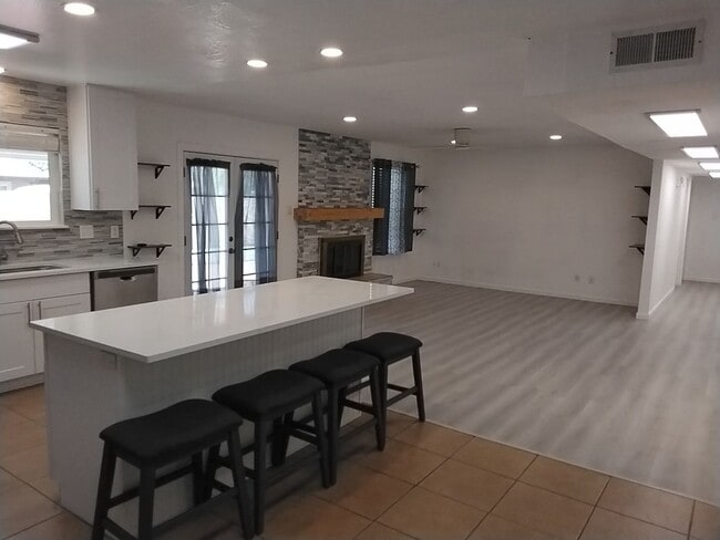 Building Photo - Heritage Hills Neighborhood