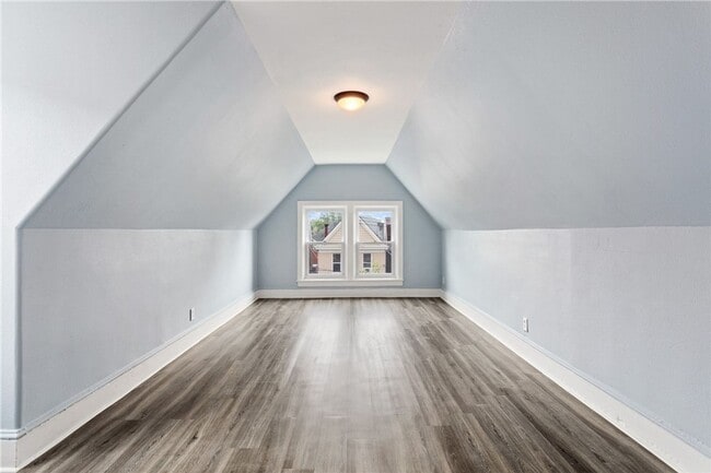 Building Photo - Beautiful Renovated 5 Bedroom House!