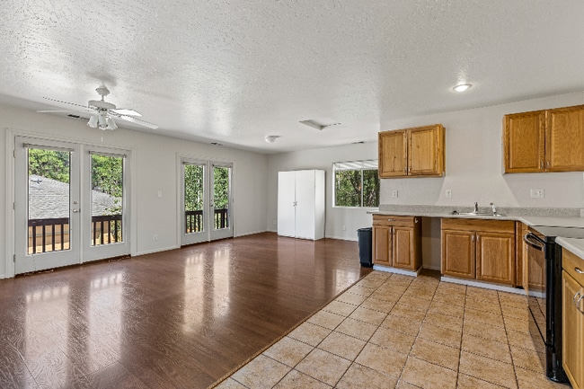 Building Photo - 1310 E Trevor Way