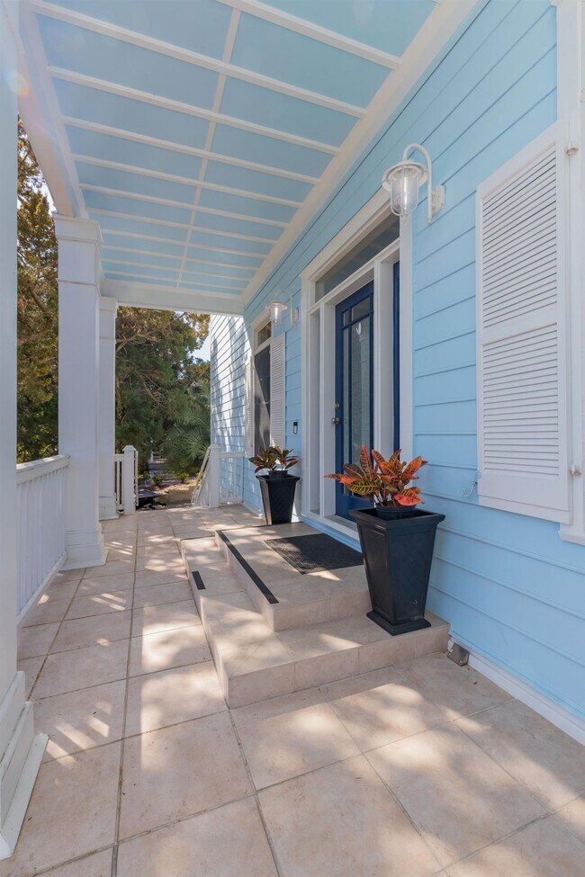 Building Photo - 313 S Forest Dune Dr