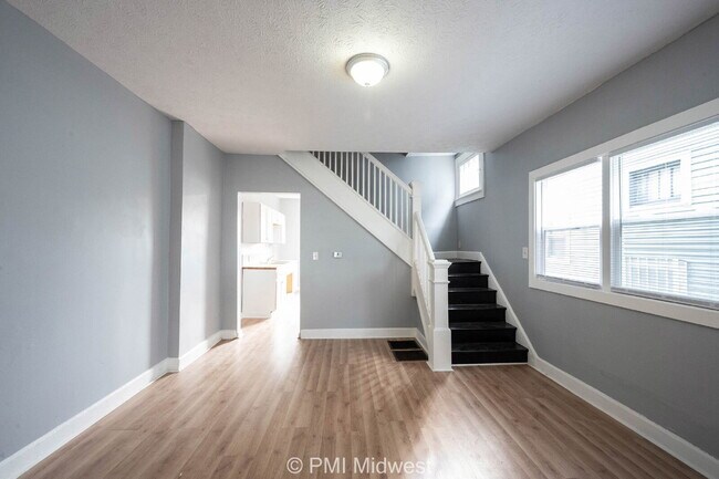 Building Photo - "Charming 3-Bedroom Duplex Retreat on North Capitol Avenue – 1,176 Sq Ft of Comfort in Indianapol...