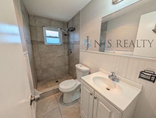 Building Photo - 1203 Maybury Dr