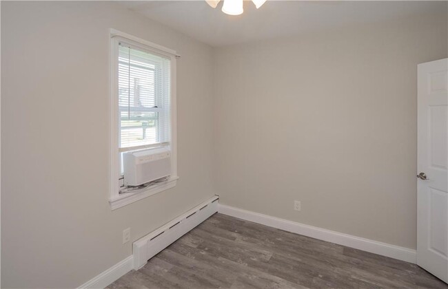Building Photo - 40 Draper Ave