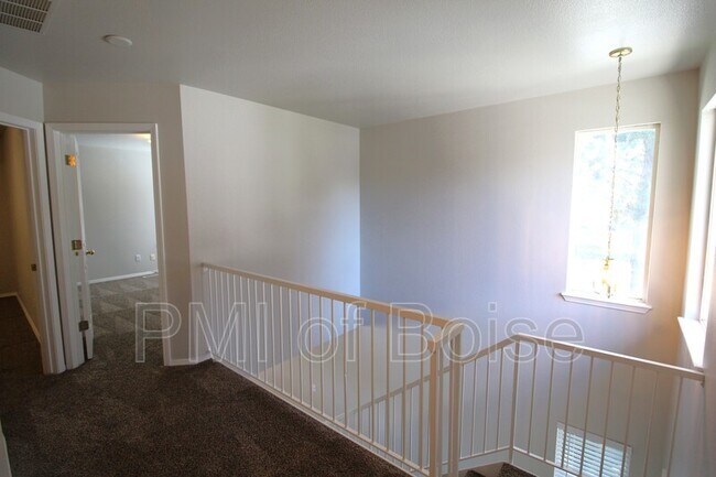 Building Photo - 5801 N Cobbler Ln