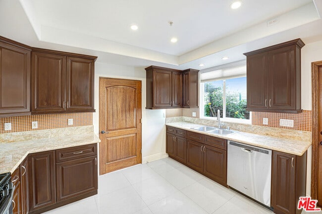 Building Photo - 1834 Euclid St