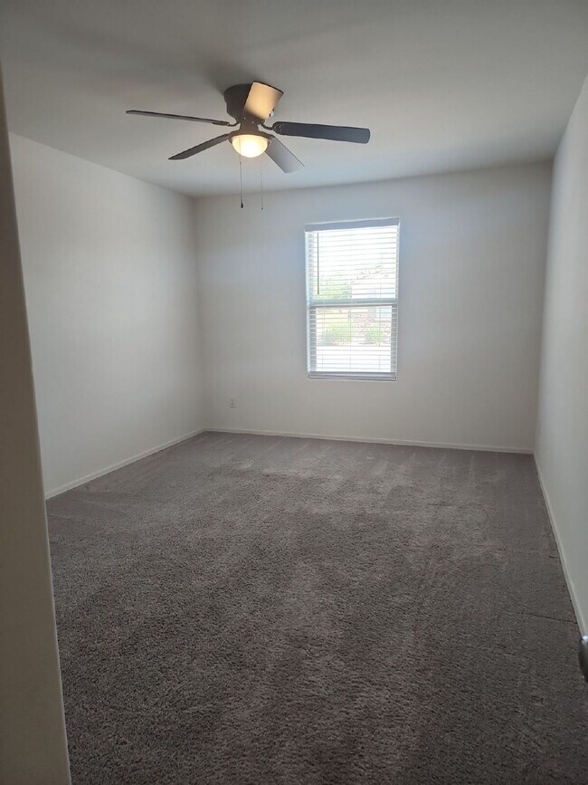 Building Photo - "Spacious 4-Bedroom Oasis in Casa Grande w...
